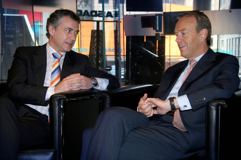 Argazkia: Nasdaqeko presidentearekin batzarraren momentu bat