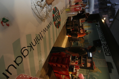 Foto: Concejales de Bilbao, Diputados y Burukides poniendo tragos en Gogorregi.