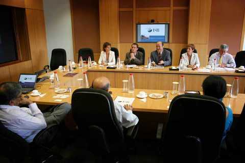 Argazkia: Think Gaurren ordezkaritzaren batzarra Indian School of Business Negozio Eskolako arduraduneekin