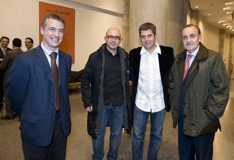 Argazkia: I�igo  Urkullu topaketaren partaide batzuekin 