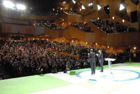 Foto: I�igo Urkullu y el Lehendakari Ibarretxe juntos en el escenario 